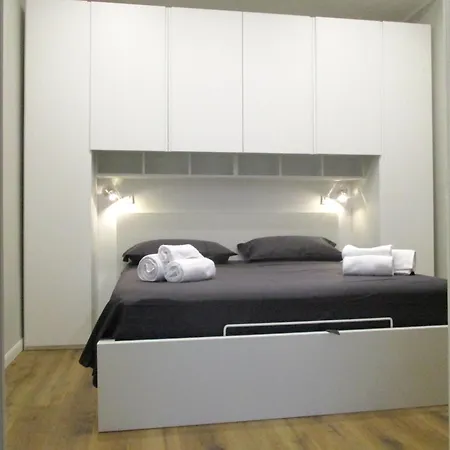 Thelozzashome Apartment Genoa